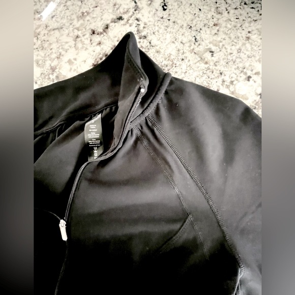 Yogalicious Luxe Half Zip Mesh Detail Pullover - Picture 4 of 4